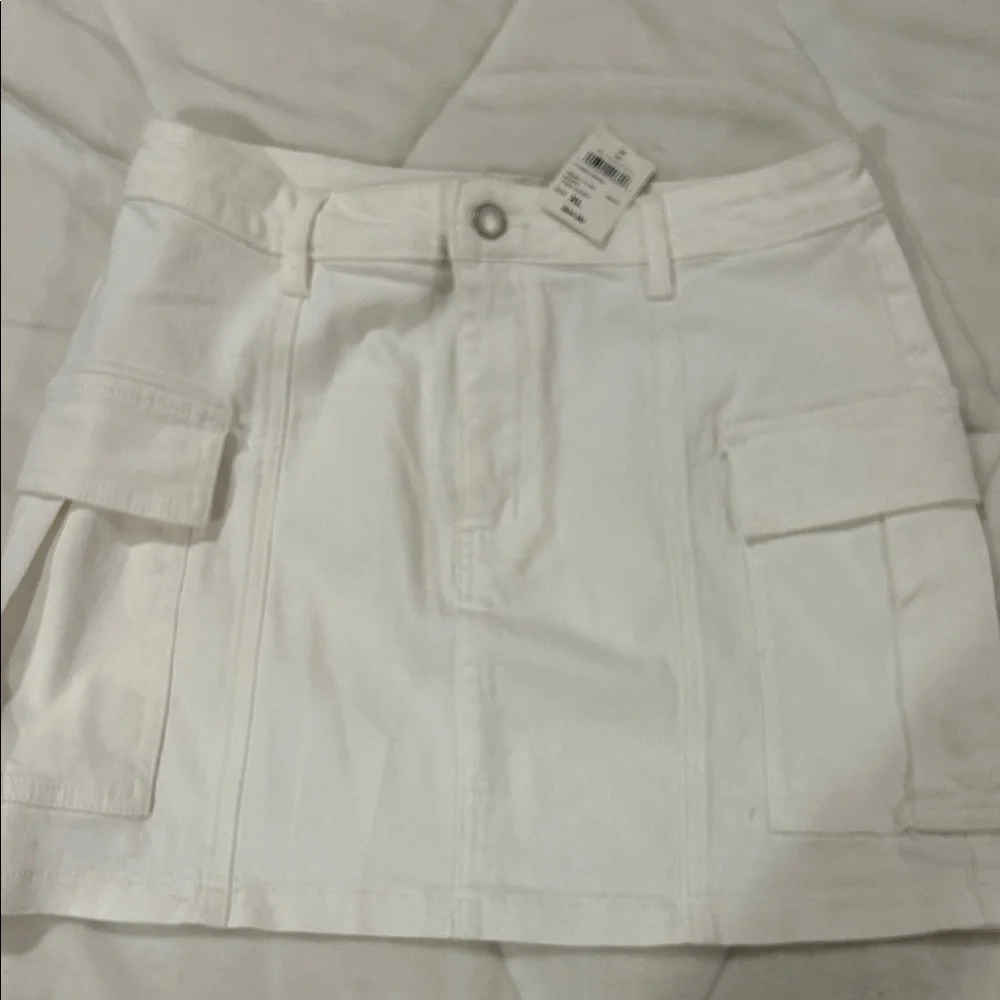 Women's White Mini Skirt - Picture 1 of 7